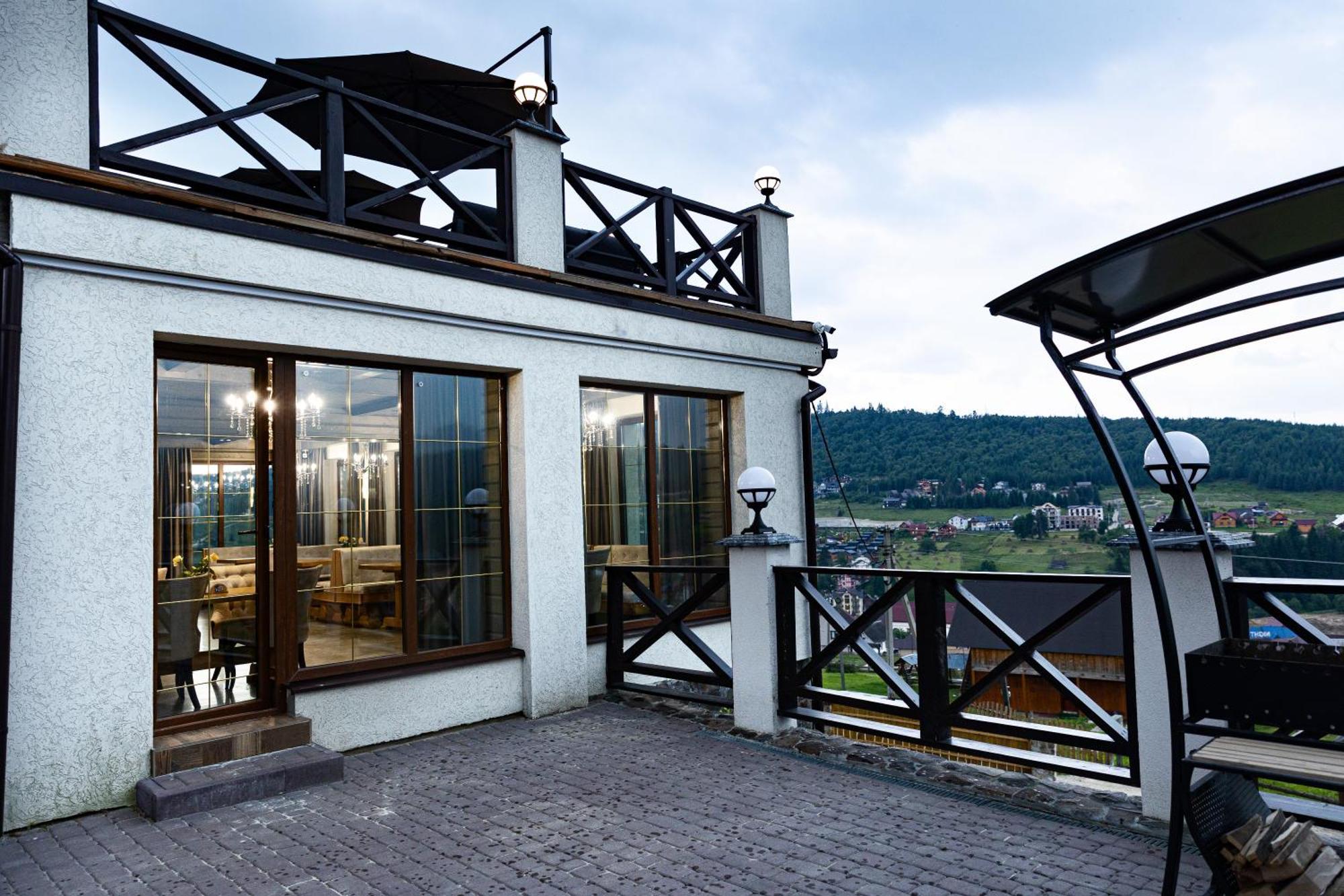 Svoi Hotel Palyanytsya Dış mekan fotoğraf