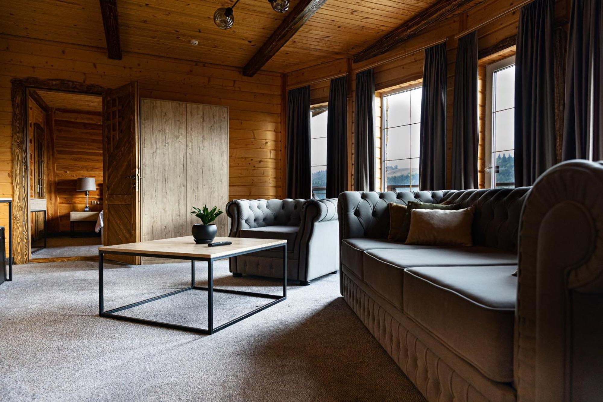 Svoi Hotel Palyanytsya Dış mekan fotoğraf