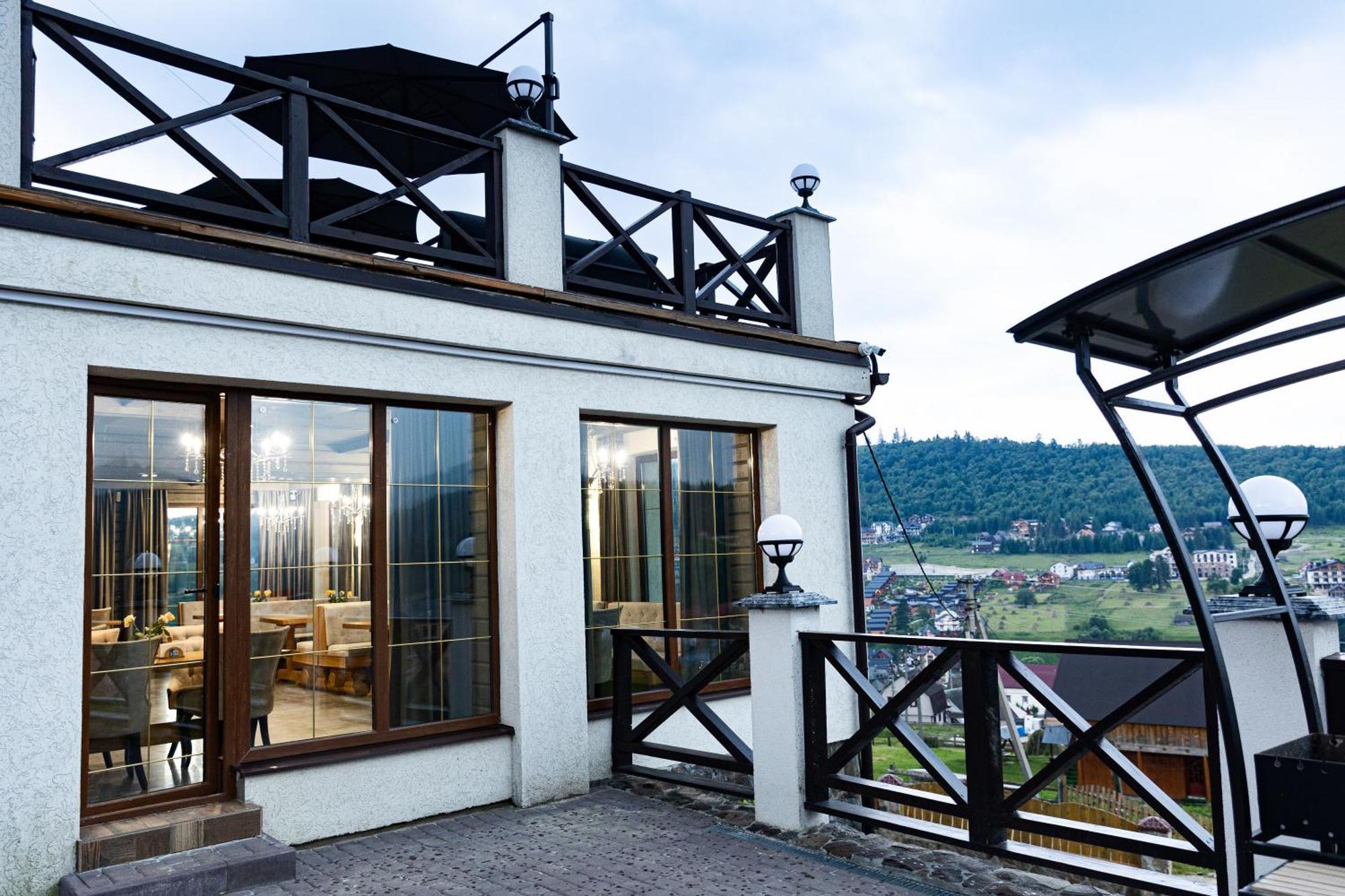 Svoi Hotel Palyanytsya Dış mekan fotoğraf