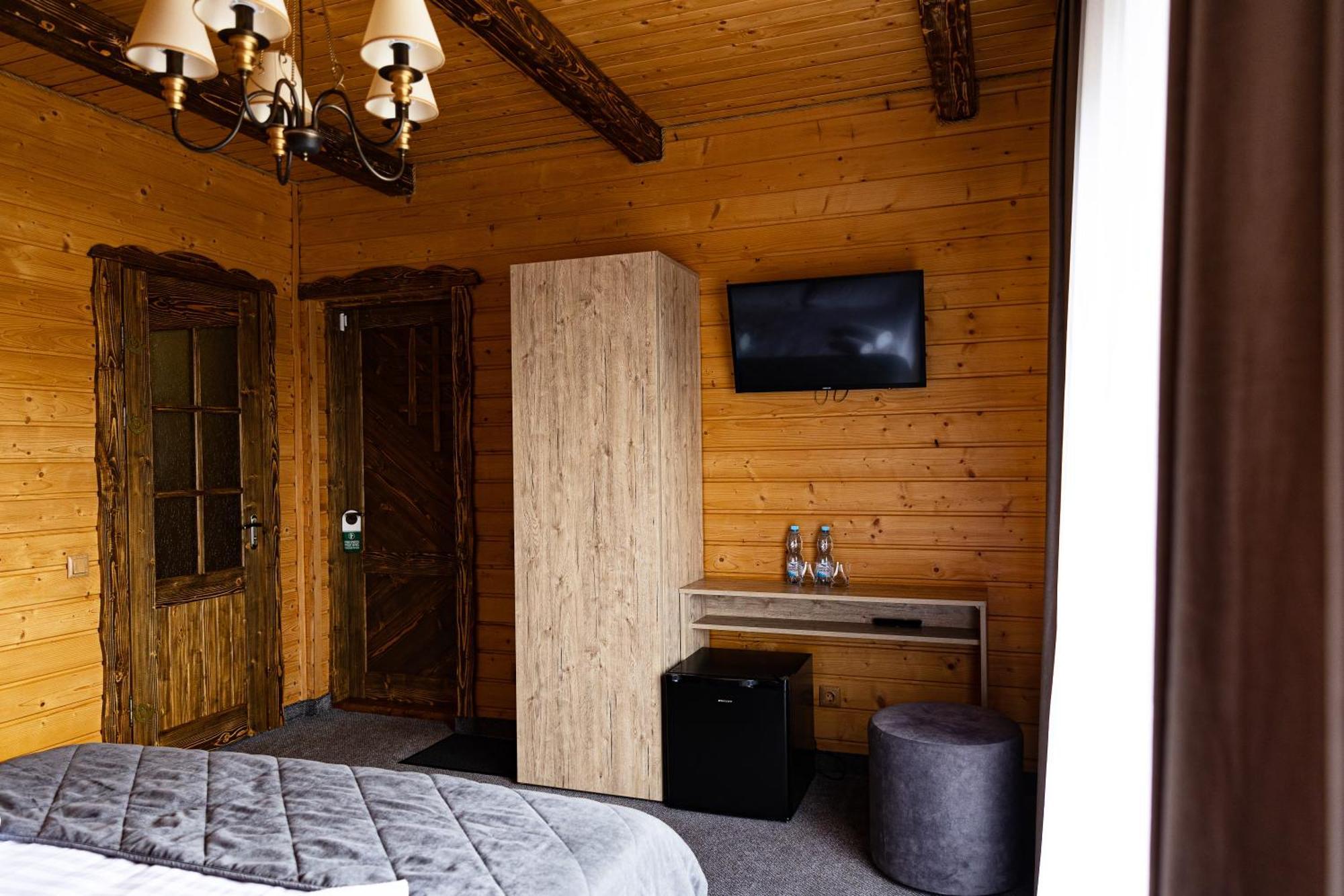 Svoi Hotel Palyanytsya Dış mekan fotoğraf