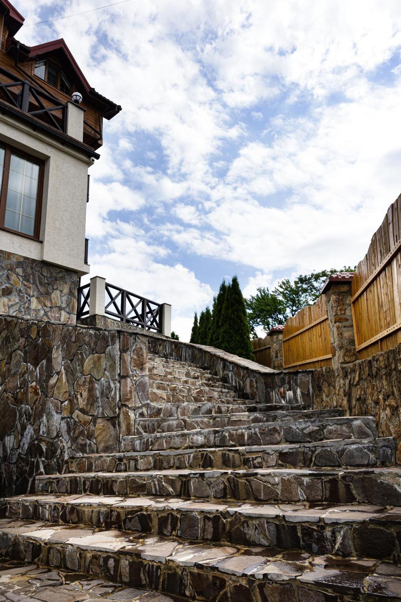 Svoi Hotel Palyanytsya Dış mekan fotoğraf
