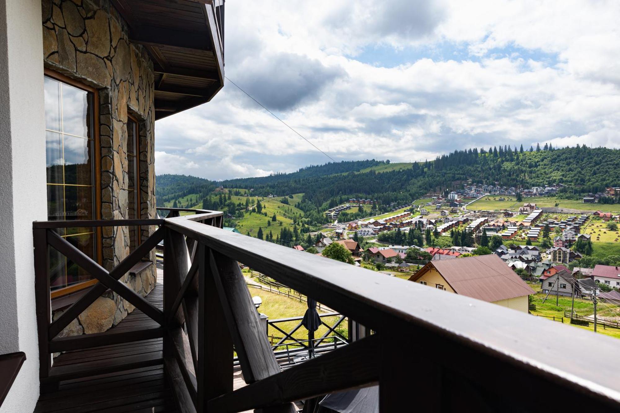 Svoi Hotel Palyanytsya Dış mekan fotoğraf