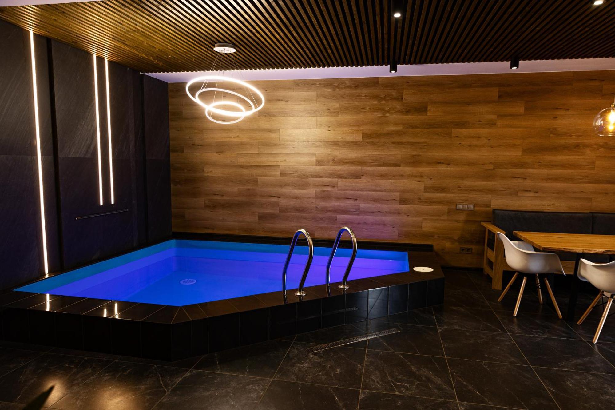 Svoi Hotel Palyanytsya Dış mekan fotoğraf