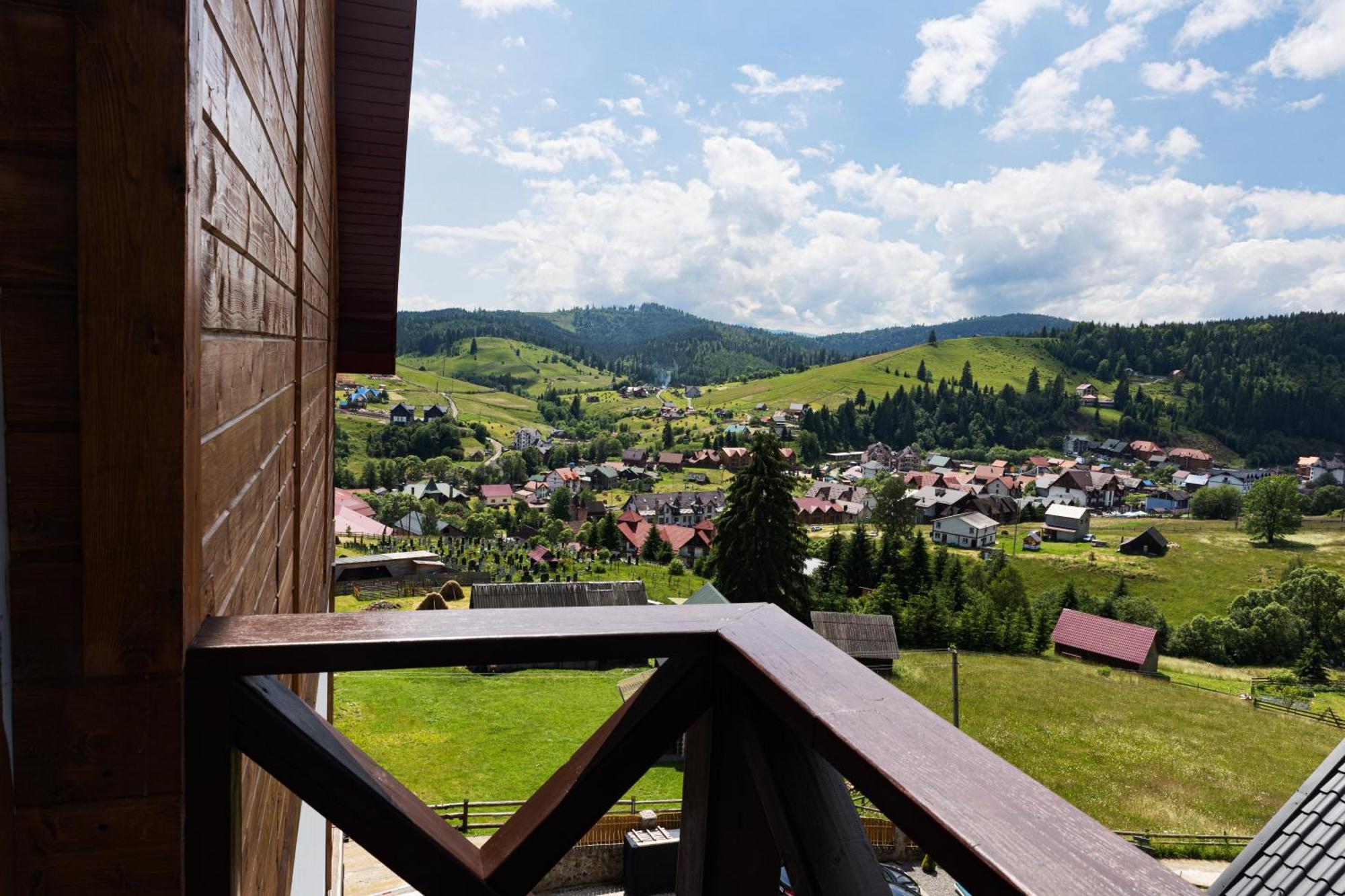 Svoi Hotel Palyanytsya Dış mekan fotoğraf