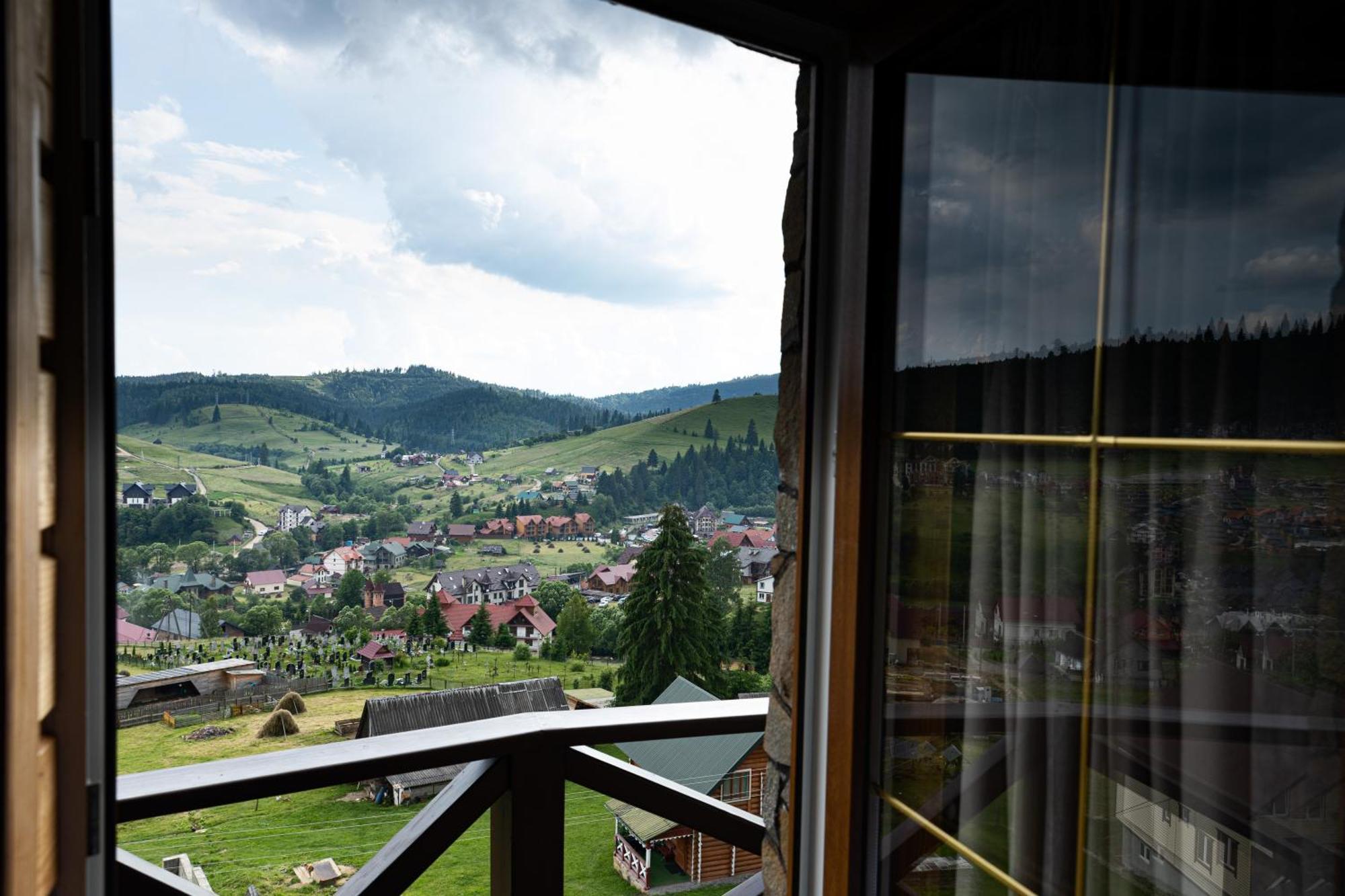 Svoi Hotel Palyanytsya Dış mekan fotoğraf