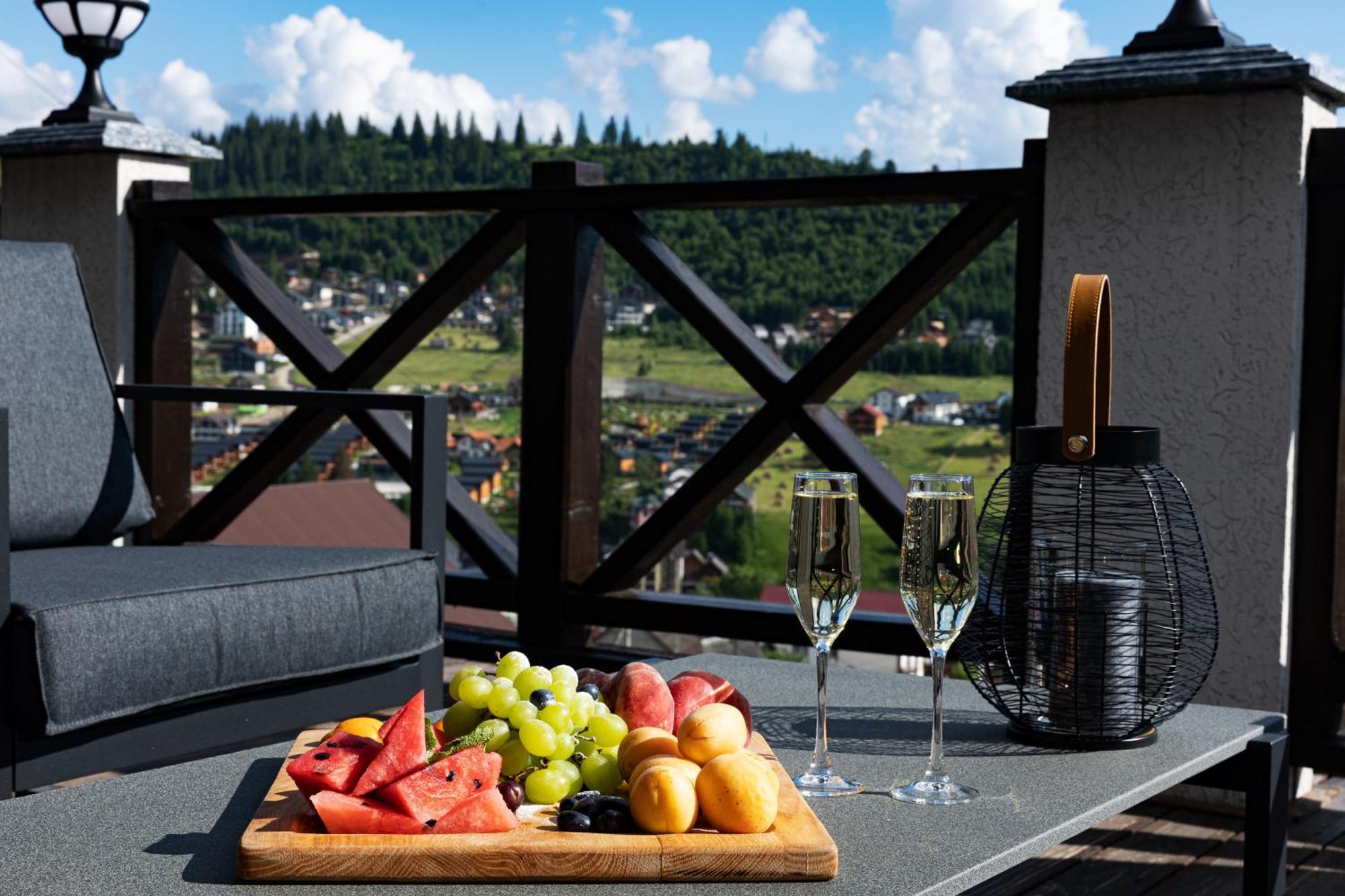 Svoi Hotel Palyanytsya Dış mekan fotoğraf